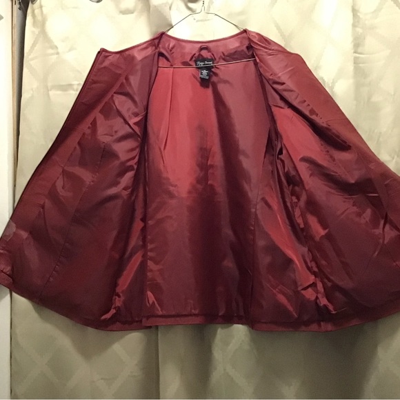 Maggie Barnes Women’s Leather Jacket - Picture 5 of 12